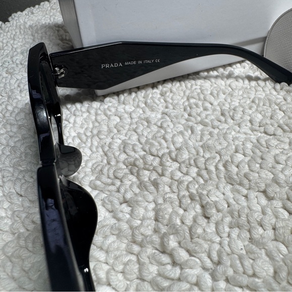 Runway Rectangle Sunglasses Green Lens - Picture 4 of 5